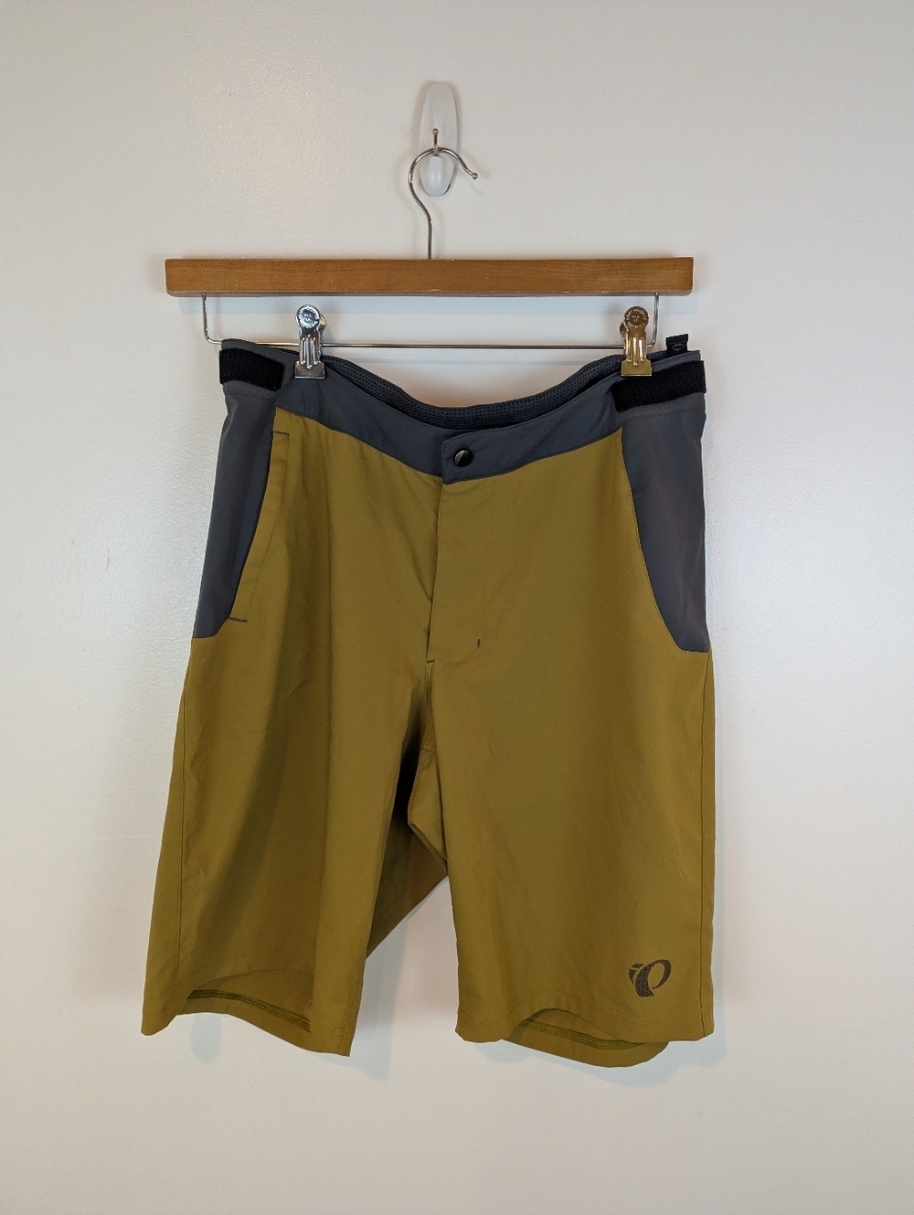 Pearl Izumi Canyon Shorts in Mustard Yellow, Sz M